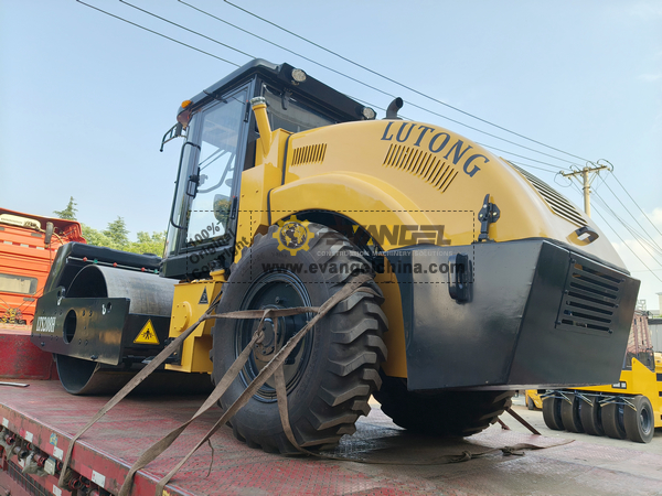LUTONG LTS208H Road Roller