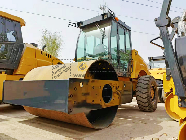 Philippines - 1 Unit LUTONG LT212B Road Roller