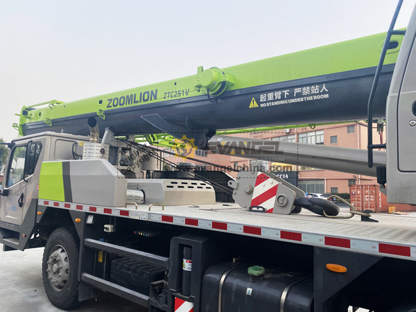 ZOOMLION Truck Crane ZTC251V451