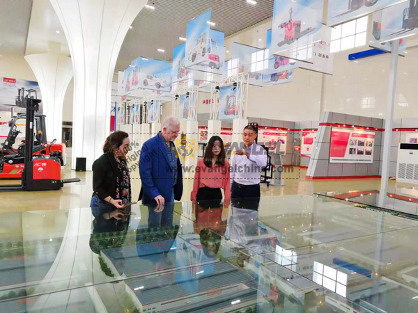 Ameican Client Visited HELI Factory