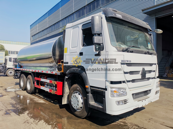 PNG - 1 Unit CLW CLW5250GLQZ Asphalt Distributor Truck