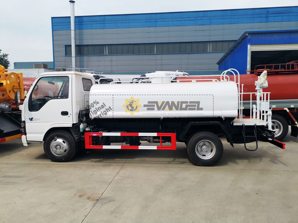 ISUZU Water Truck