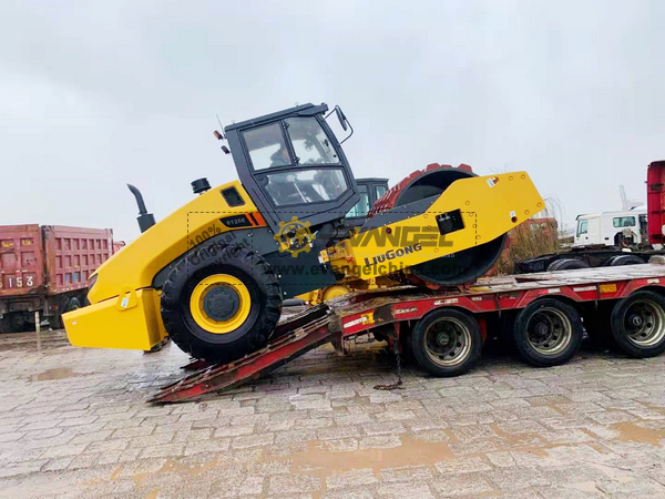 1 Unit LIUGONG CLG6120E Road Roller 