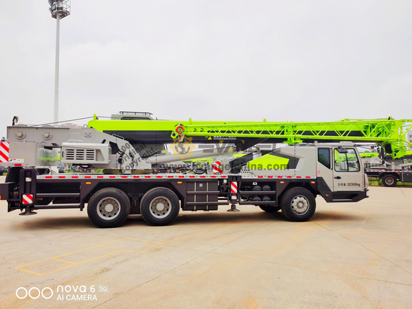 1 Unit ZOOMLION ZTC250A552 Truck Crane