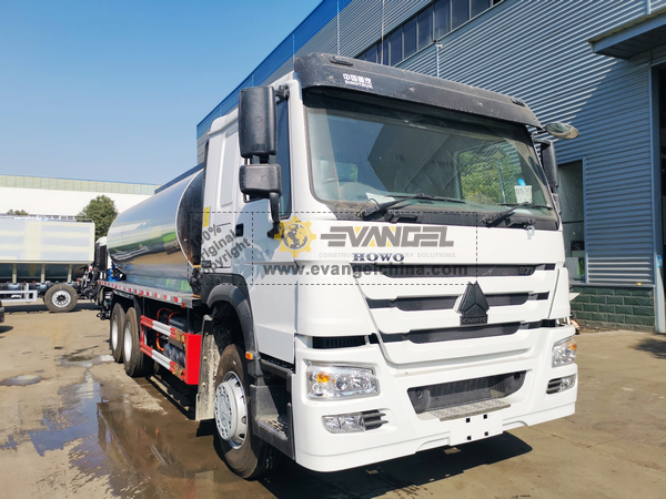 PNG - 1 Unit CLW CLW5250GLQZ Asphalt Distributor Truck