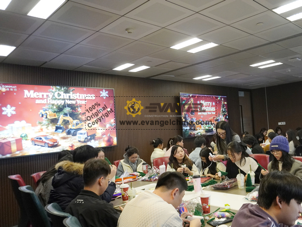 GALAXY LEGION Celebrates Christmas Together with Creativity and Warmth