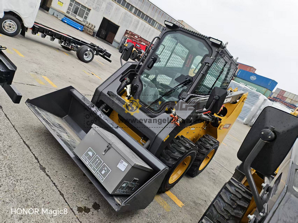 XCMG XC740K Skid Steer Loader