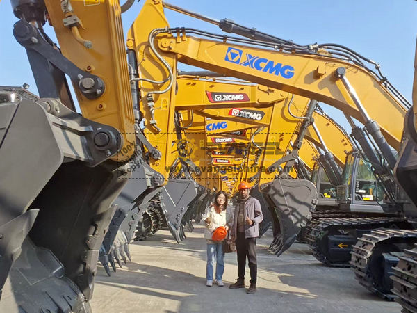 Sudan Client Visited XCMG Factory