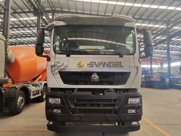 Algeria Clients Visited SINOTRUCK Factory
