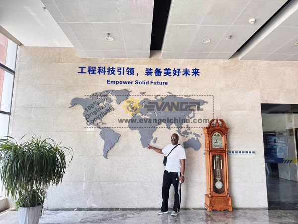 South Africa Client Visited XCMG Factory