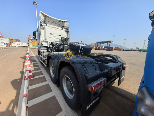 SINOTRUK Tractor Truck ZZ4256V364HC1B